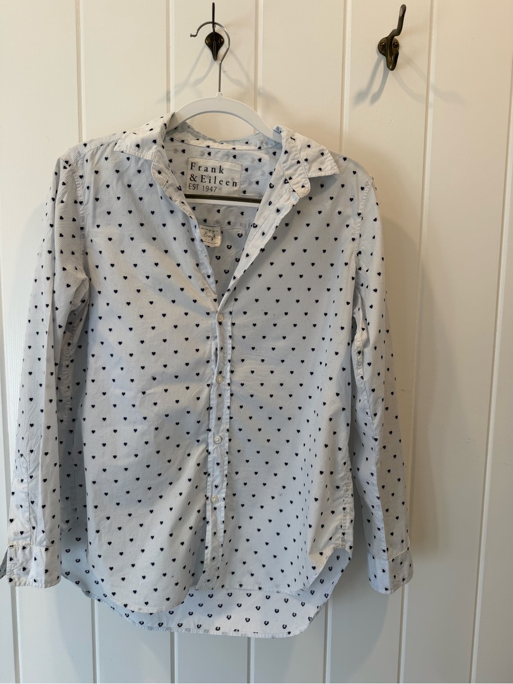 Frank & Eileen White Button-Down Shirt with Navy Heart Print